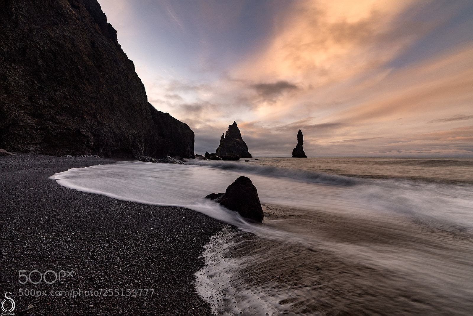 Canon EOS 5D Mark IV sample photo. Black sand beach, v photography