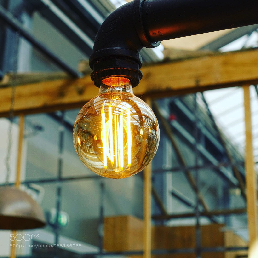 Sony Cyber-shot DSC-RX100 III sample photo. Light bulb photography