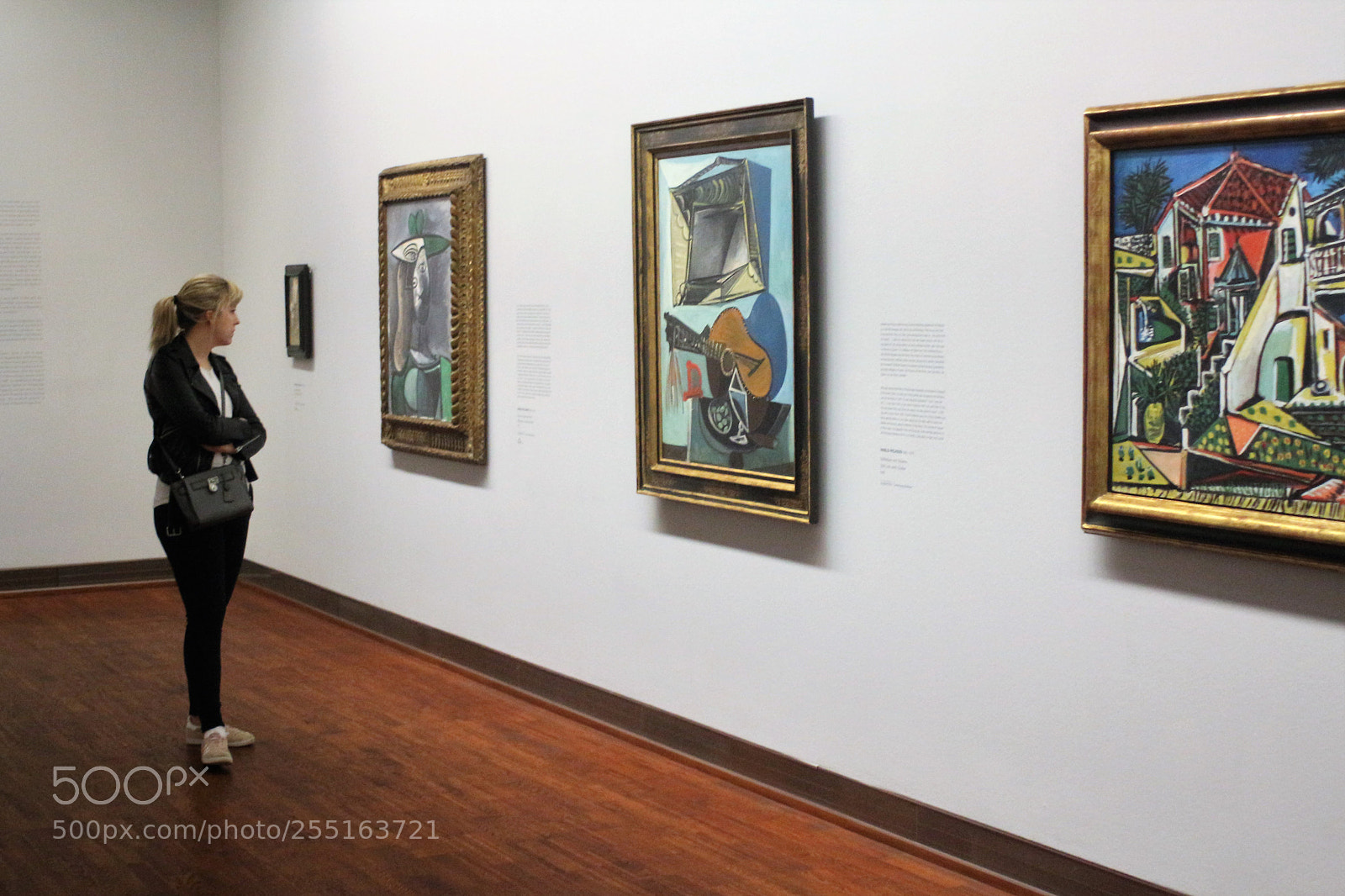 Canon EOS 100D (EOS Rebel SL1 / EOS Kiss X7) sample photo. People in museum - 6 photography