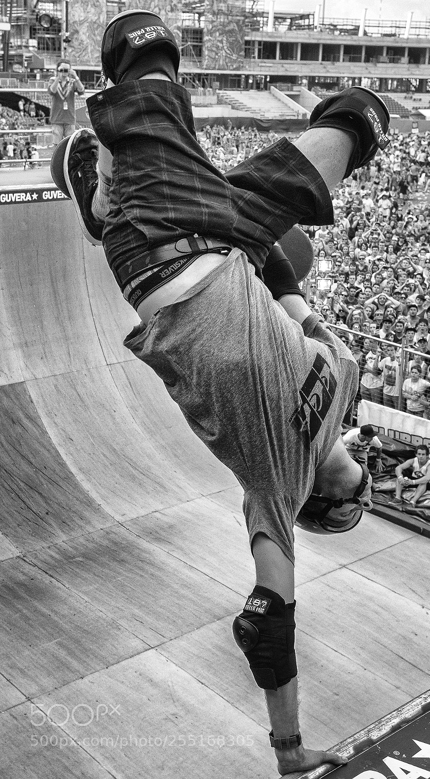 Canon EOS-1D Mark IV sample photo. Tony hawk upside down photography