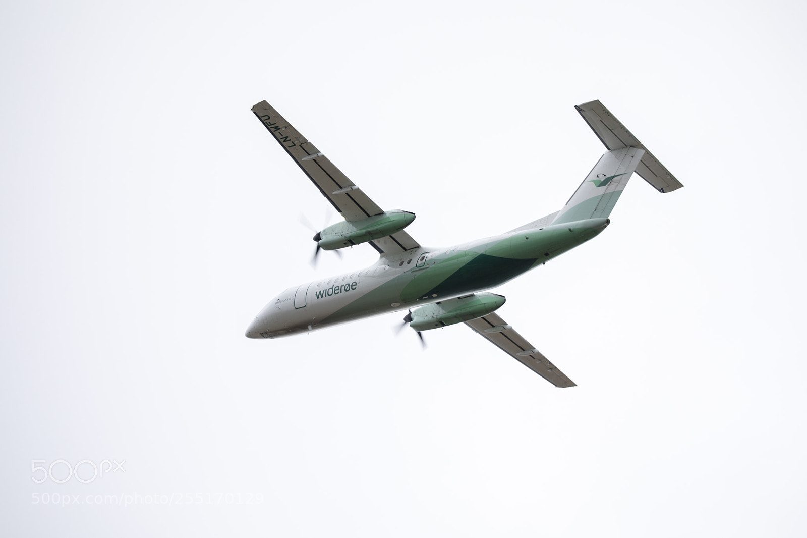 Canon EOS 5D Mark IV sample photo. Bombardier dash 8-q311 photography