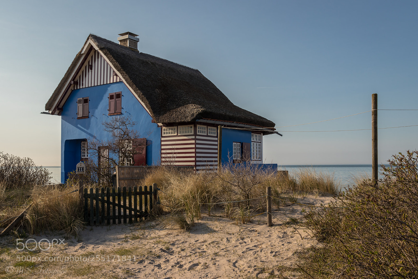 Canon EOS 80D sample photo. Blue house on graswarder-heiligenhafen photography