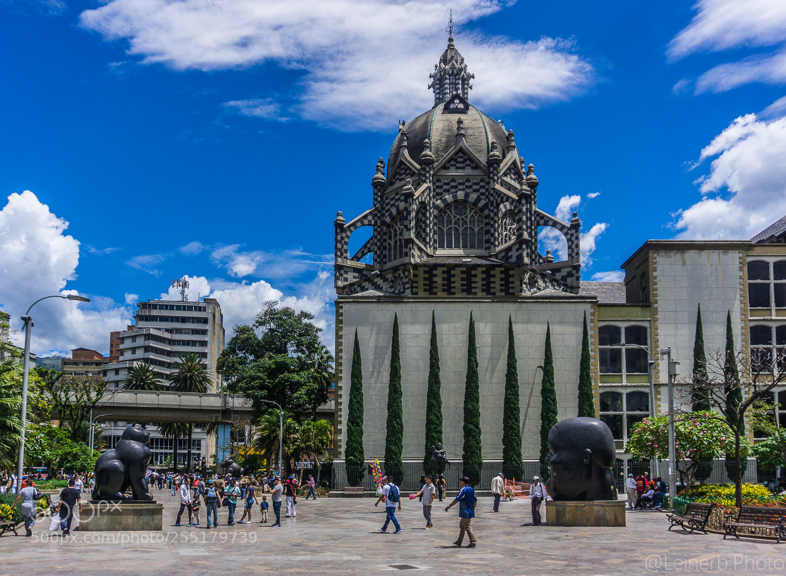 Sony a6000 sample photo. Plaza de botero photography