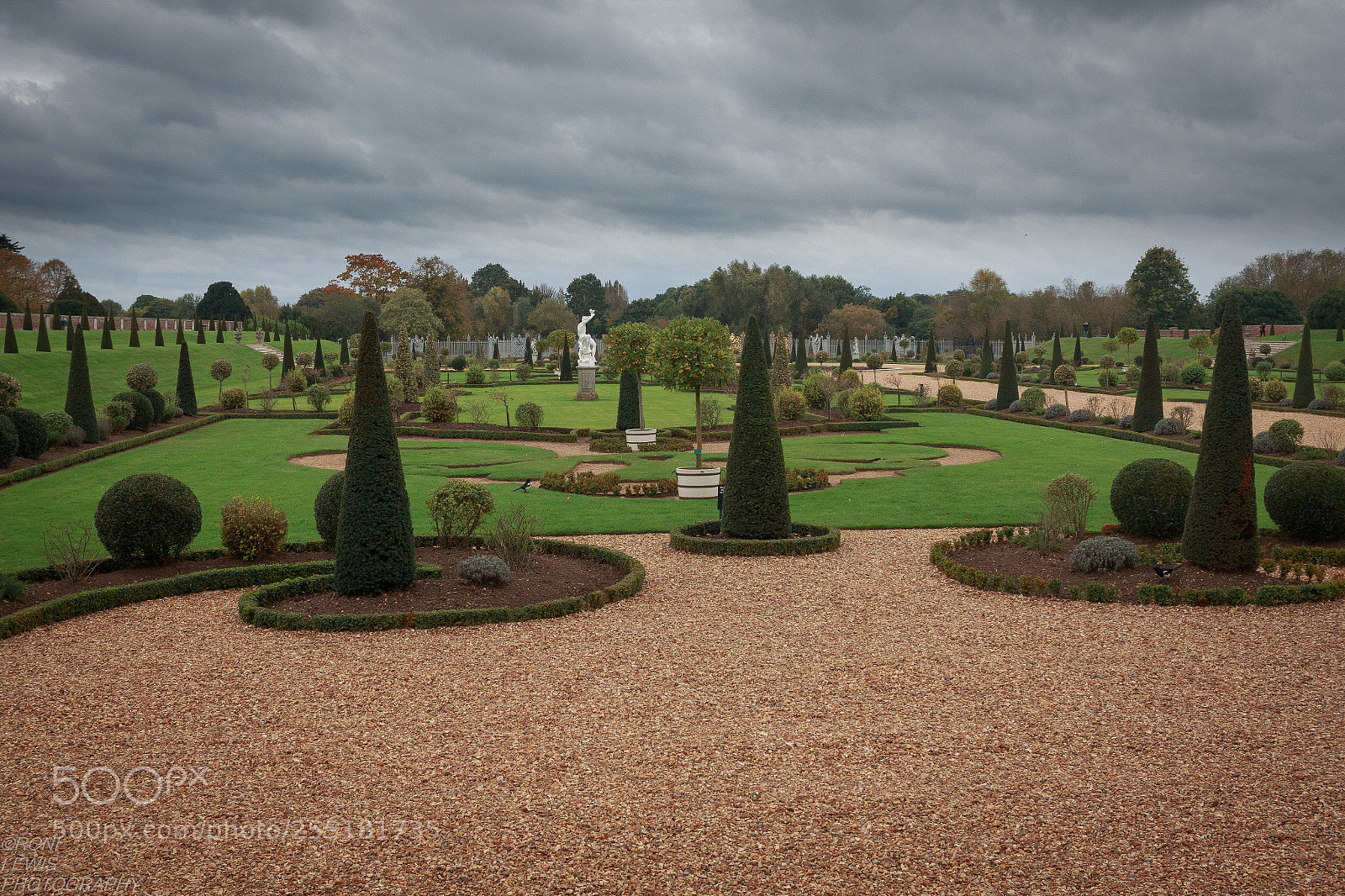 Canon EOS 70D sample photo. Hampton court gardens. photography