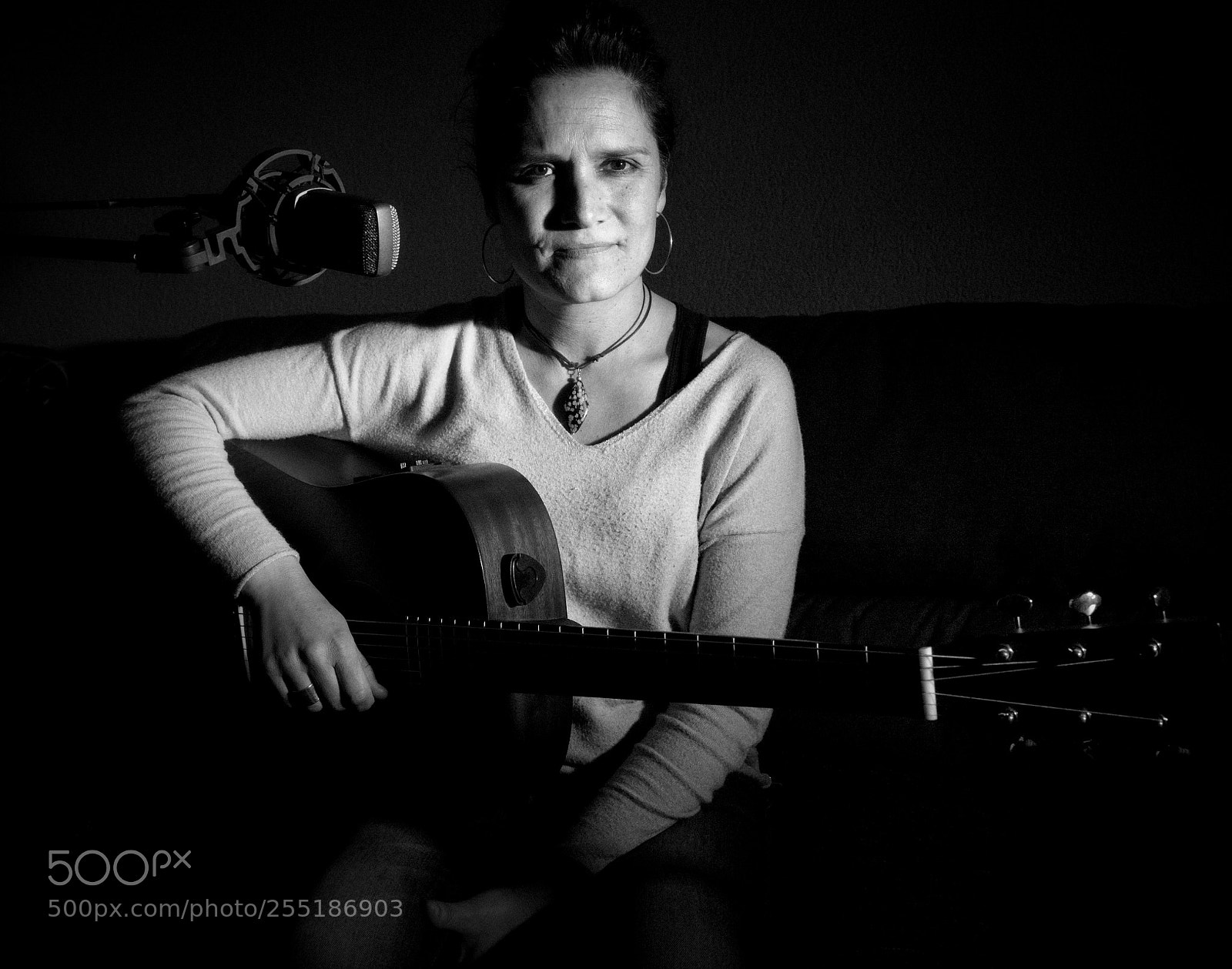 Leica Q (Typ 116) sample photo. The singer. photography