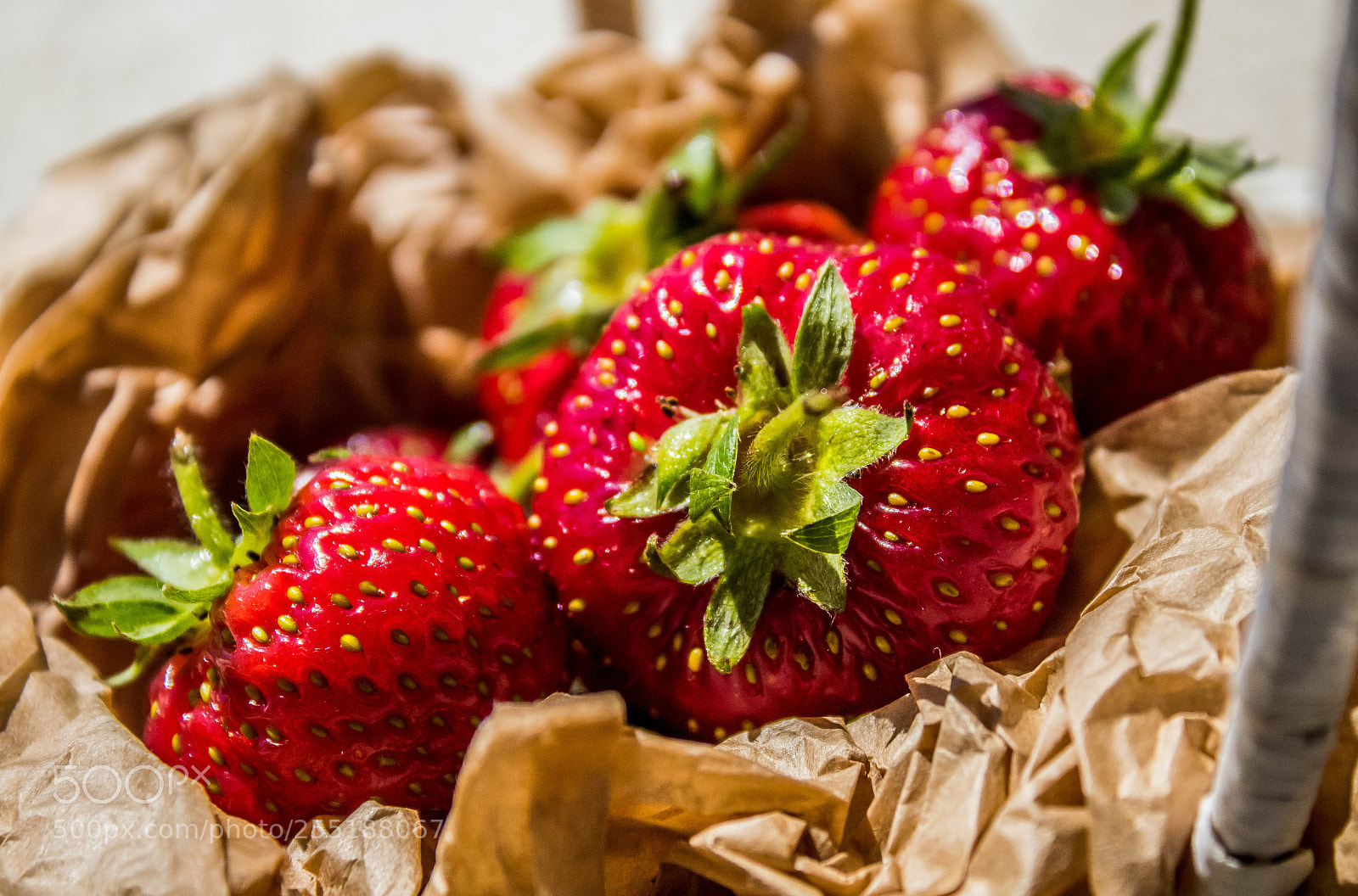 Canon EOS 1300D (EOS Rebel T6 / EOS Kiss X80) sample photo. Red strawberries photography