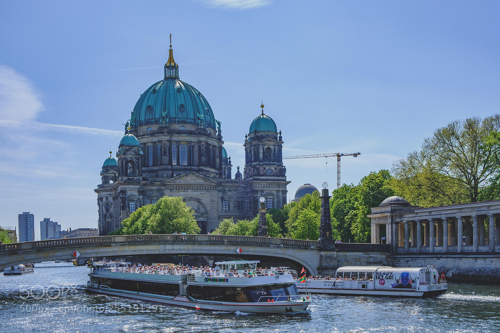 Fujifilm X-T20 sample photo. Hinterm berliner dom photography