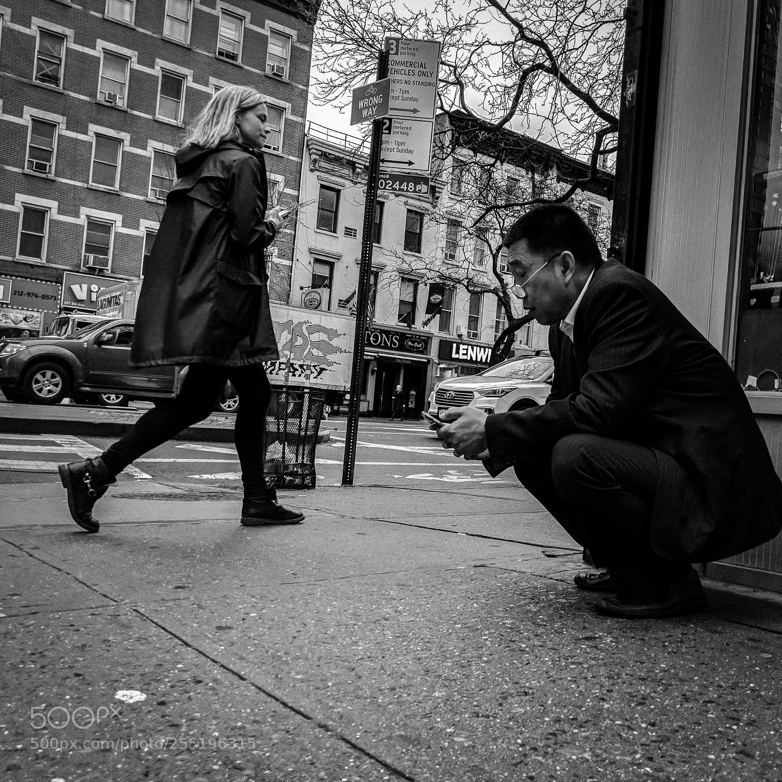 Google Pixel 2 XL sample photo. The crouching man and photography