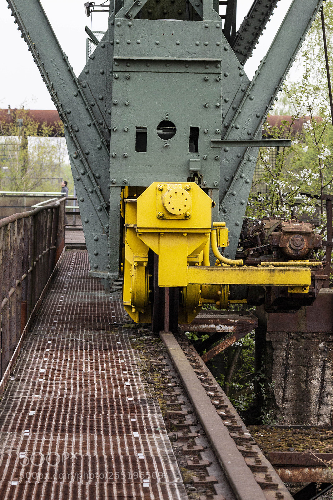 Canon EOS 700D (EOS Rebel T5i / EOS Kiss X7i) sample photo. Crane on rails photography