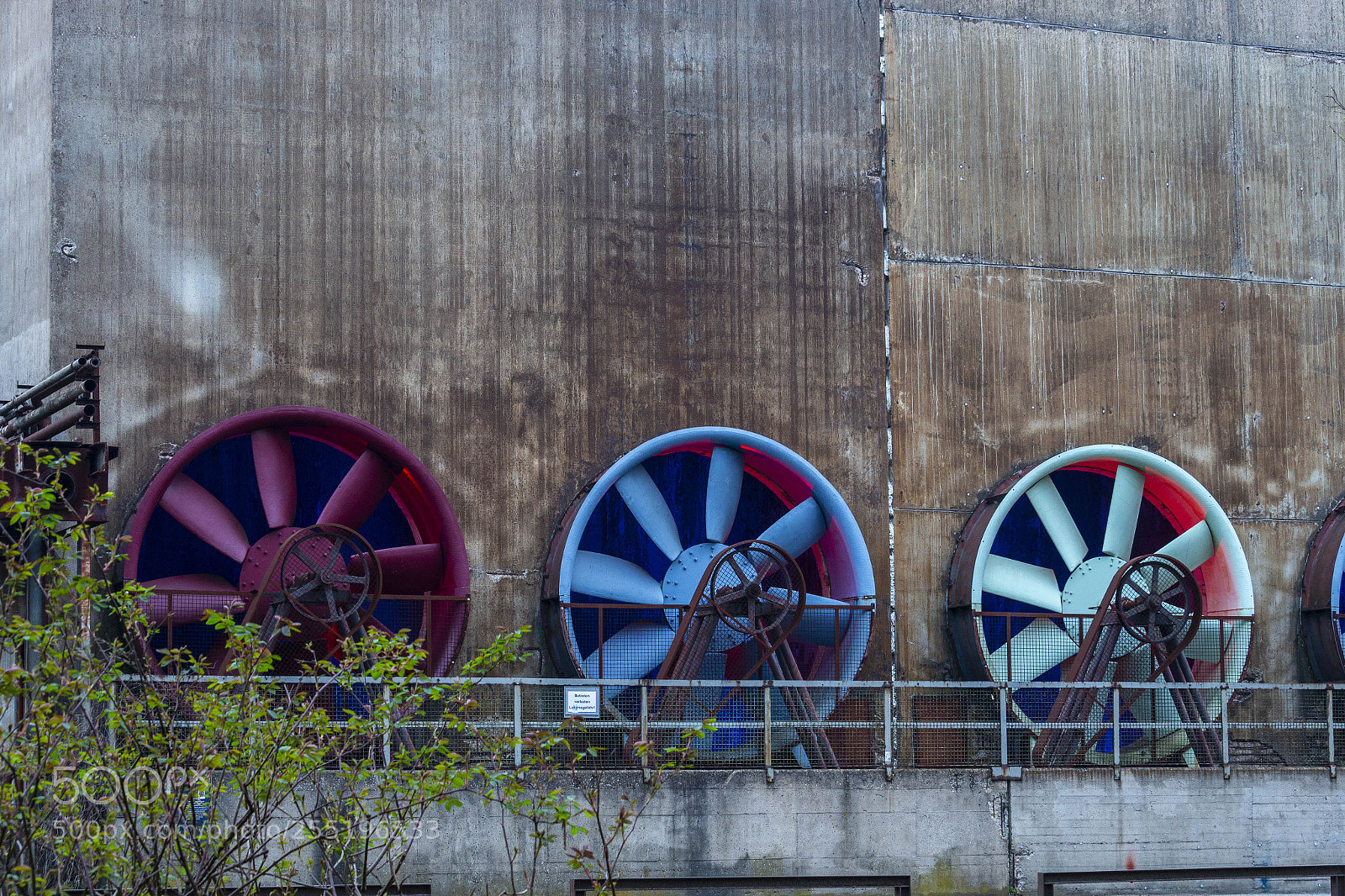 Canon EOS 700D (EOS Rebel T5i / EOS Kiss X7i) sample photo. Colorful fans photography