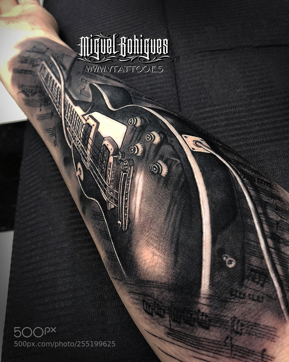 Apple iPhone X sample photo. Guitarra eléctrica photography