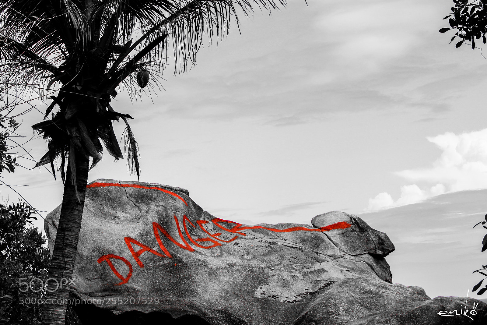 Canon EOS 700D (EOS Rebel T5i / EOS Kiss X7i) sample photo. Danger in paradise photography