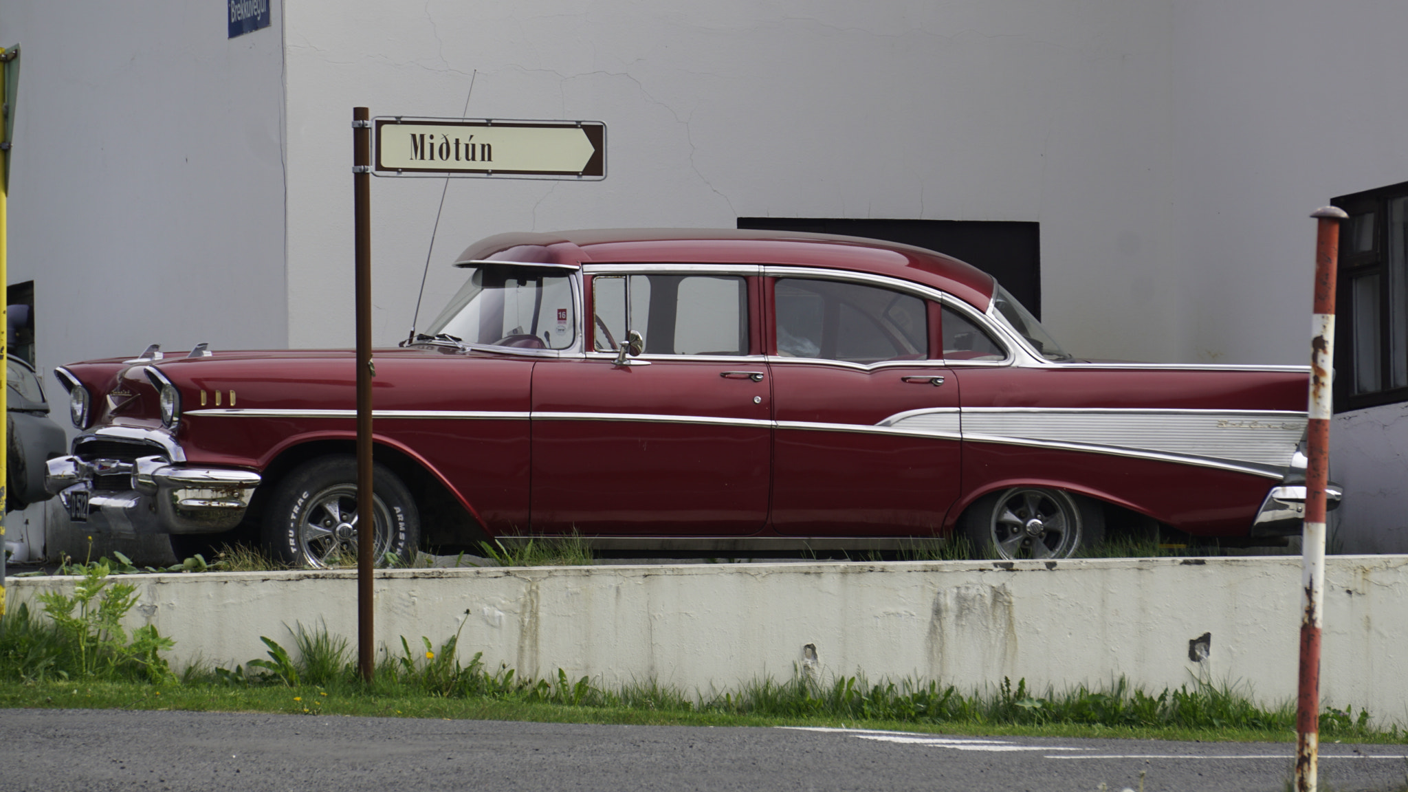 Sony E 55-210mm F4.5-6.3 OSS sample photo. Old car photography