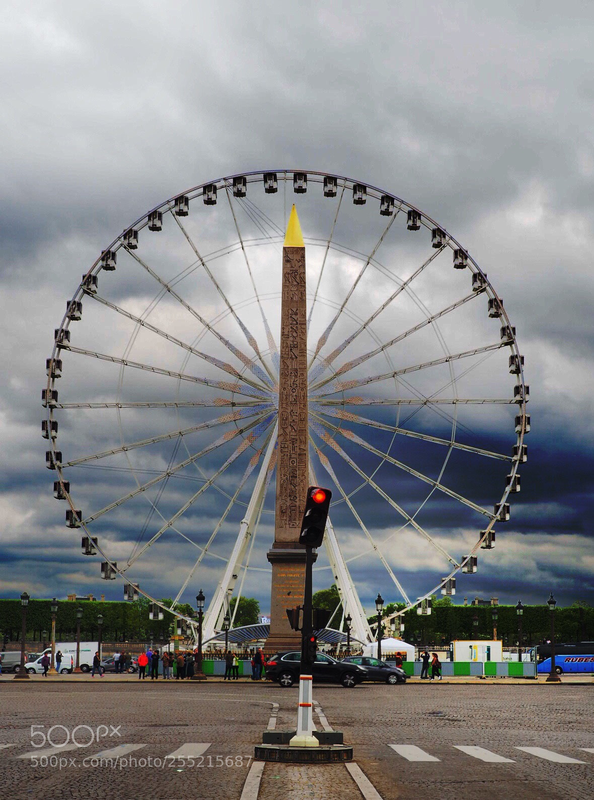 Olympus OM-D E-M10 II sample photo. Concord and carousel paris photography