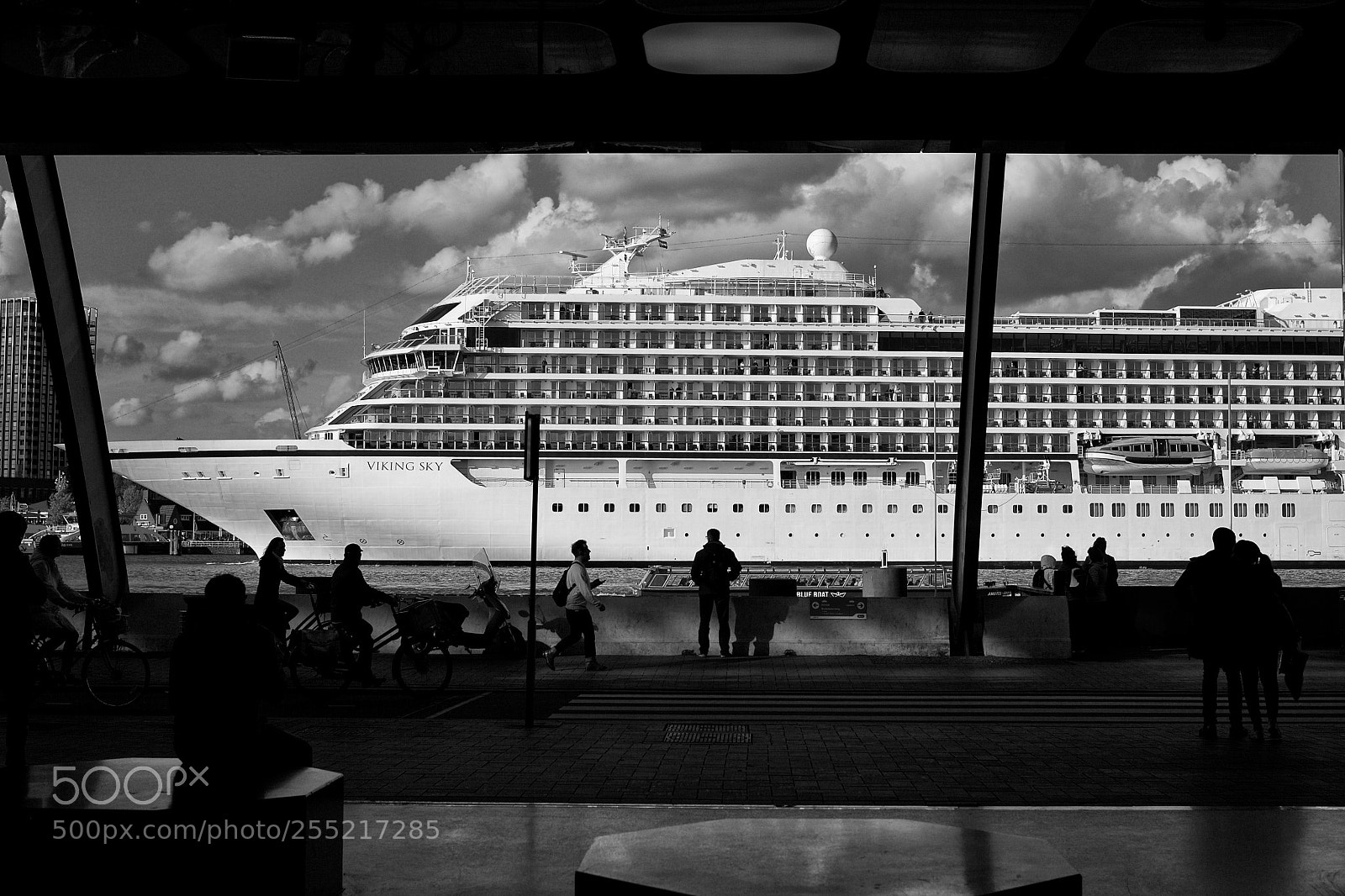 Canon EOS 5D Mark II sample photo. Amsterdam central station photography