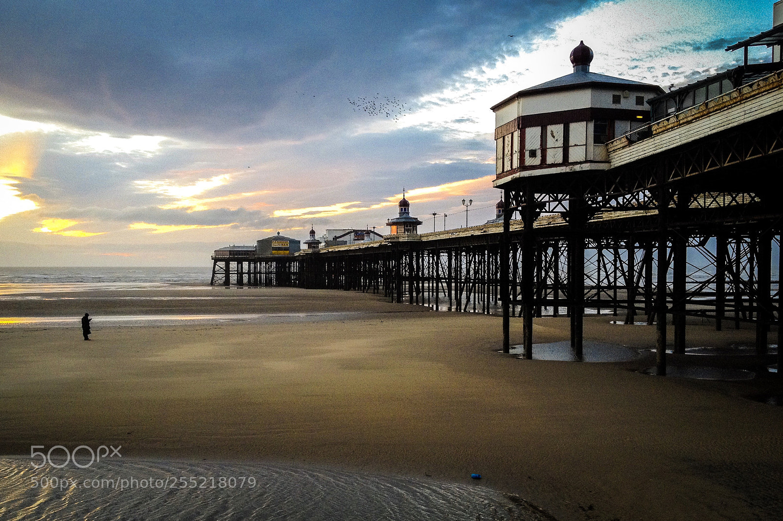 Apple iPhone 4S sample photo. Blackpool central pier photography