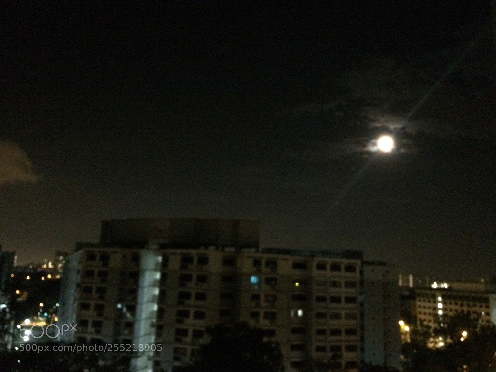 Apple iPhone 5s sample photo. Shining moon photography