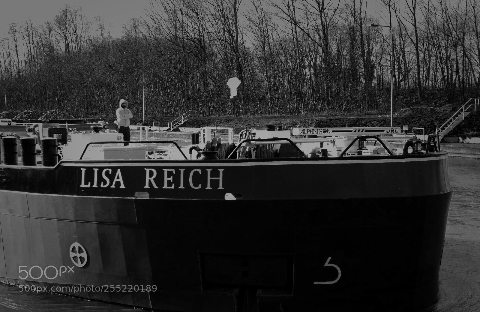 Panasonic Lumix DMC-GX85 (Lumix DMC-GX80 / Lumix DMC-GX7 Mark II) sample photo. Skipper on a ship photography