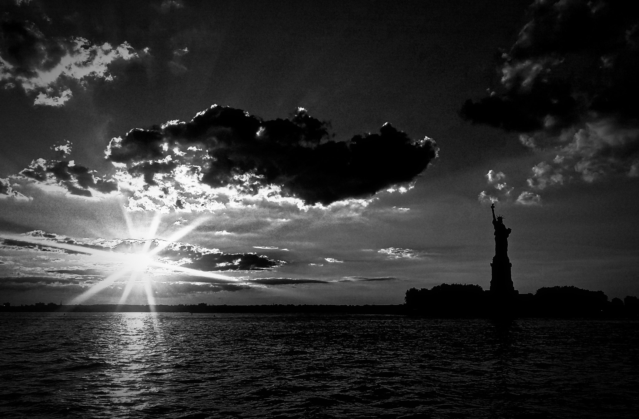 HTC ONE M9 sample photo. Sunset, statue of liberty photography