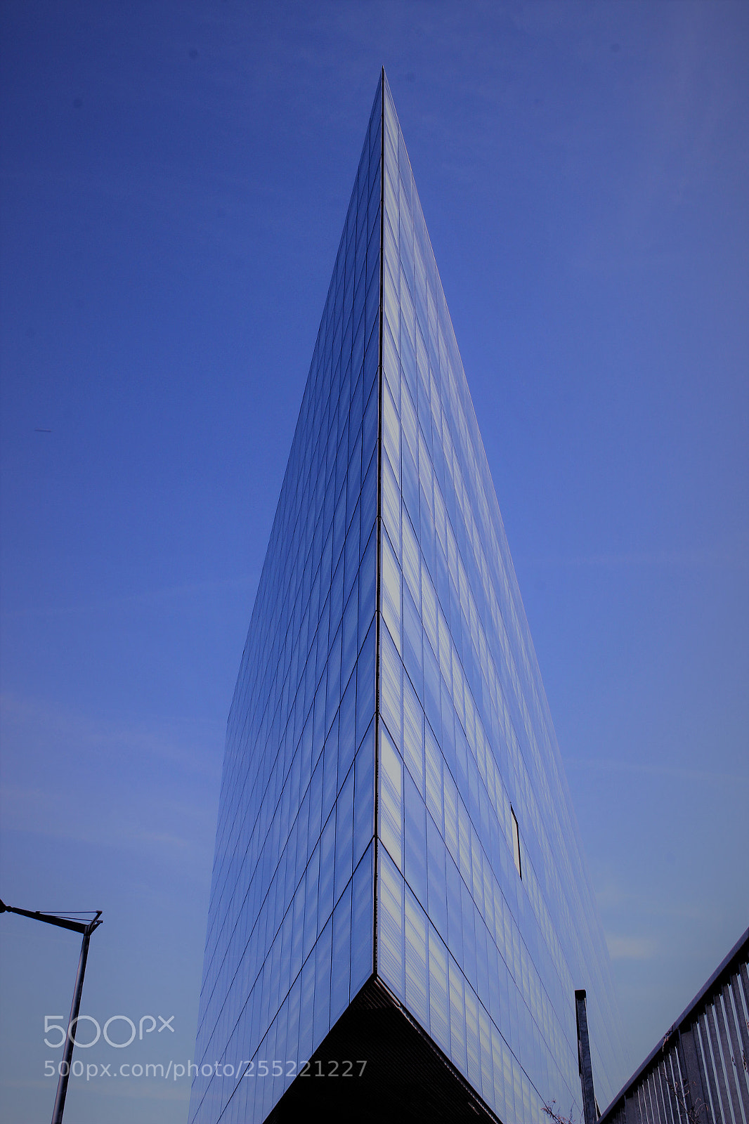 Canon EOS 600D (Rebel EOS T3i / EOS Kiss X5) sample photo. Building photography