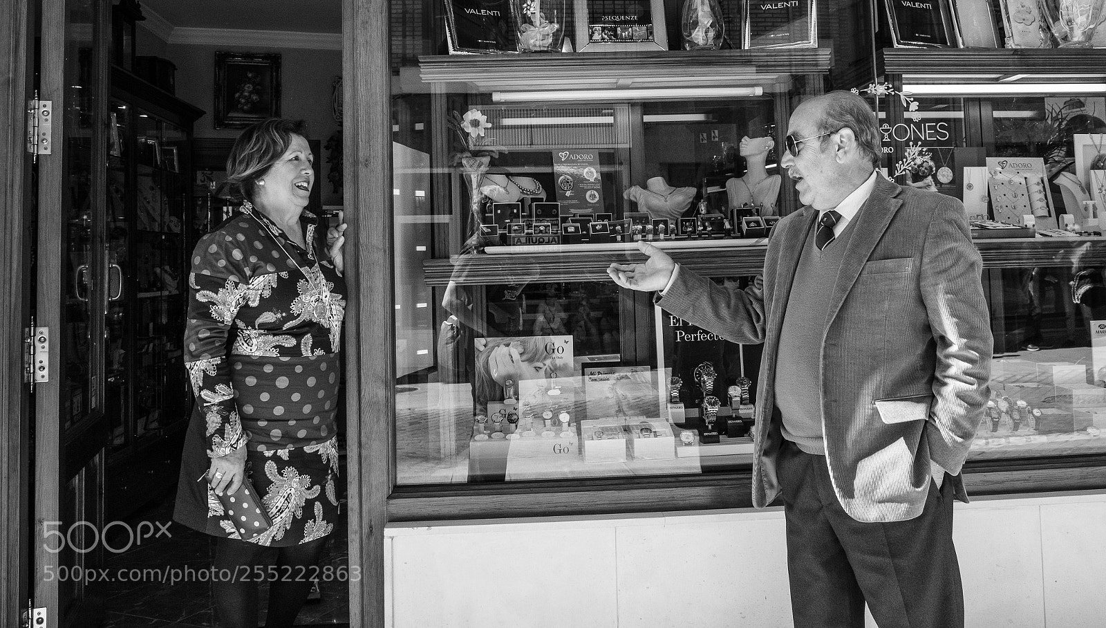 Fujifilm X-T20 sample photo. Talking to the shopkeeper photography