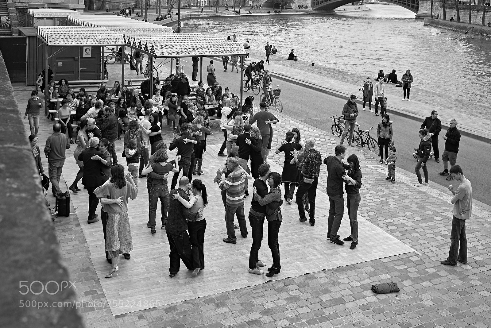 Leica M (Typ 240) sample photo. Dancing in paris photography