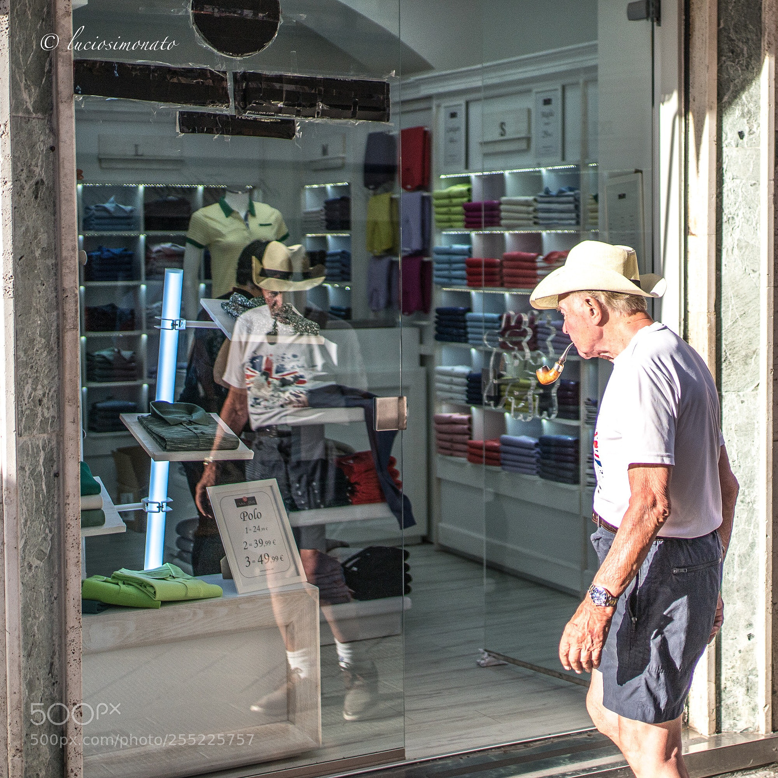 Sony a99 II sample photo. T-shirts offered photography
