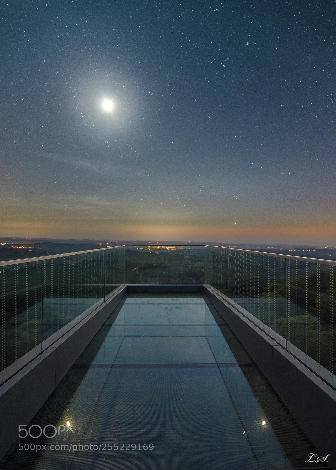 Nikon D5100 sample photo. Walking to the moon photography
