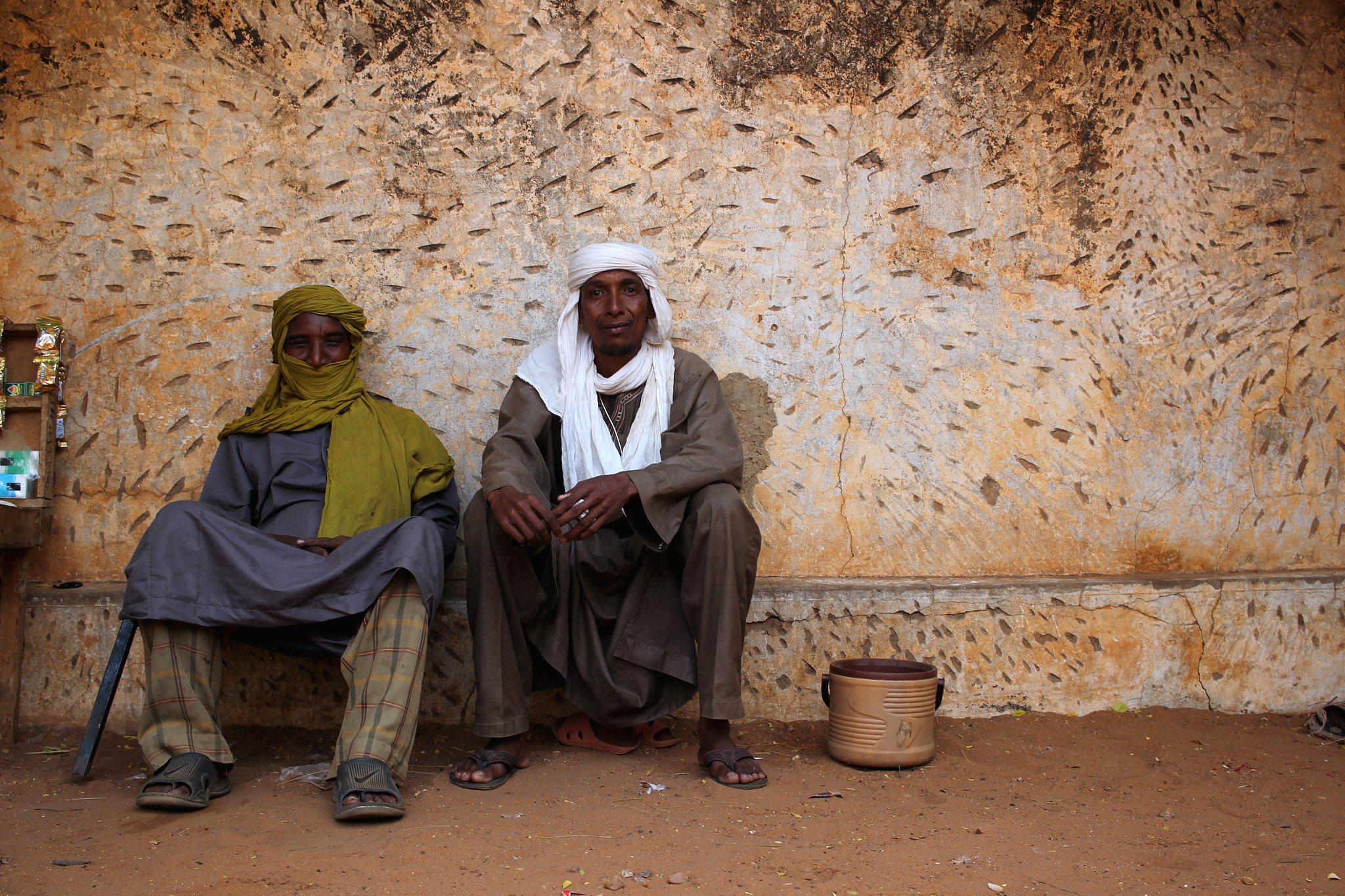 Canon EOS 600D (Rebel EOS T3i / EOS Kiss X5) + Canon EF-S 24mm F2.8 STM sample photo. Two touaregs in niamey photography