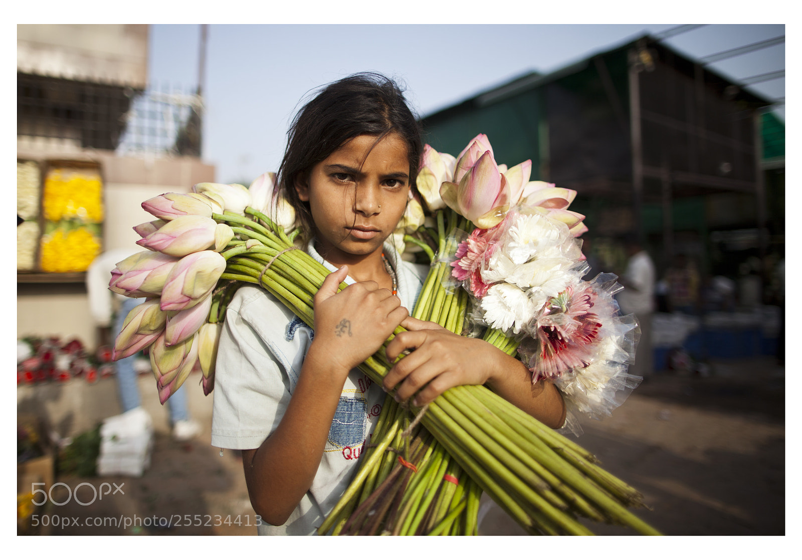 Canon EOS 5D Mark II sample photo. Flower vendor photography