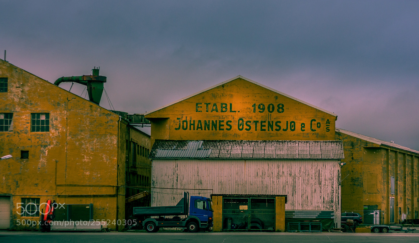 Canon EOS 450D (EOS Rebel XSi / EOS Kiss X2) sample photo. Old factory photography