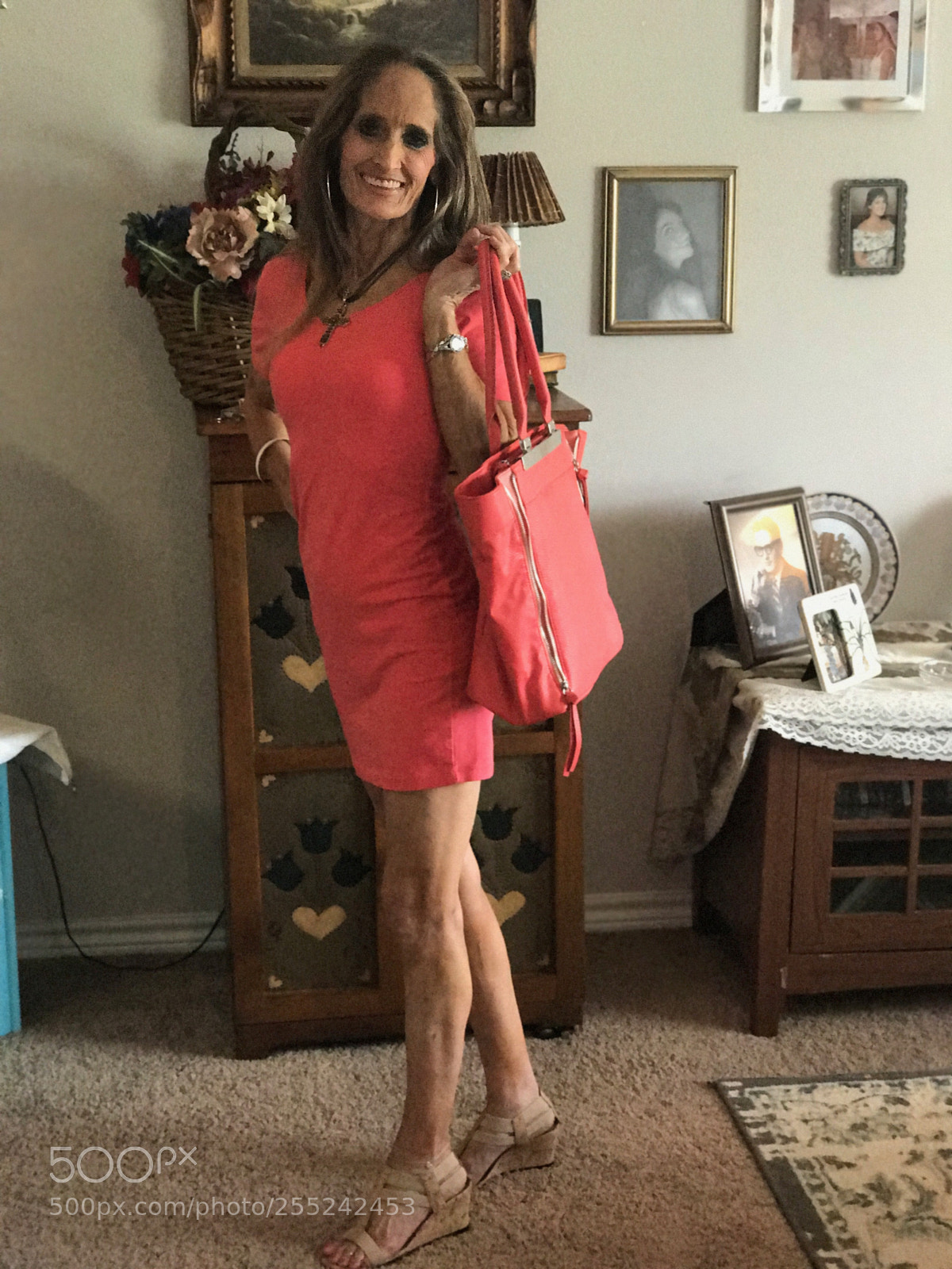 Apple iPhone 7 Plus sample photo. Laura out to shop photography