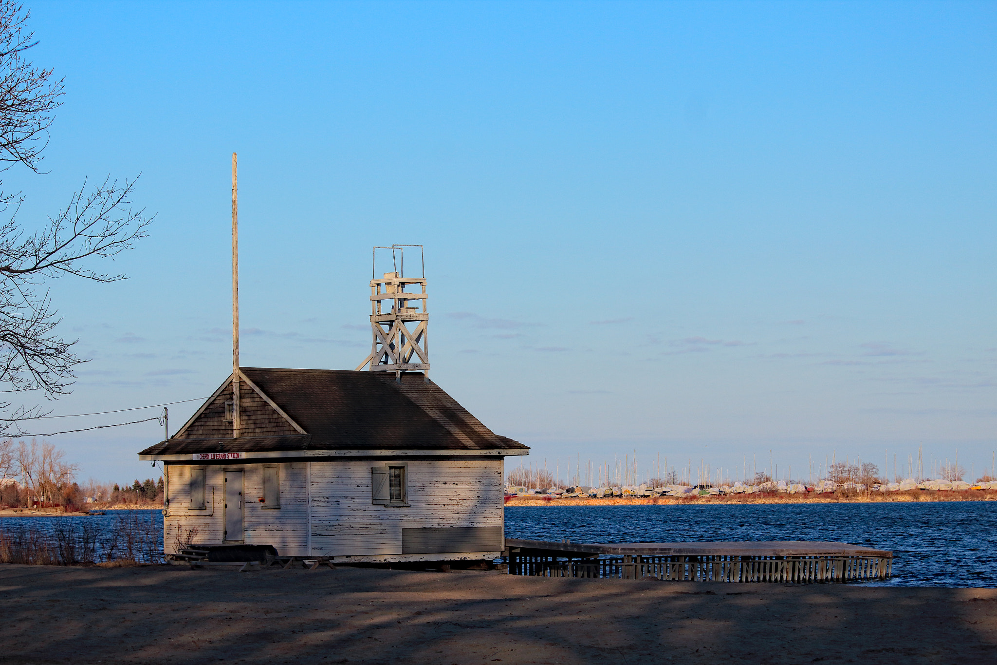 Canon EOS 1200D (EOS Rebel T5 / EOS Kiss X70 / EOS Hi) sample photo. Lifeguard station photography