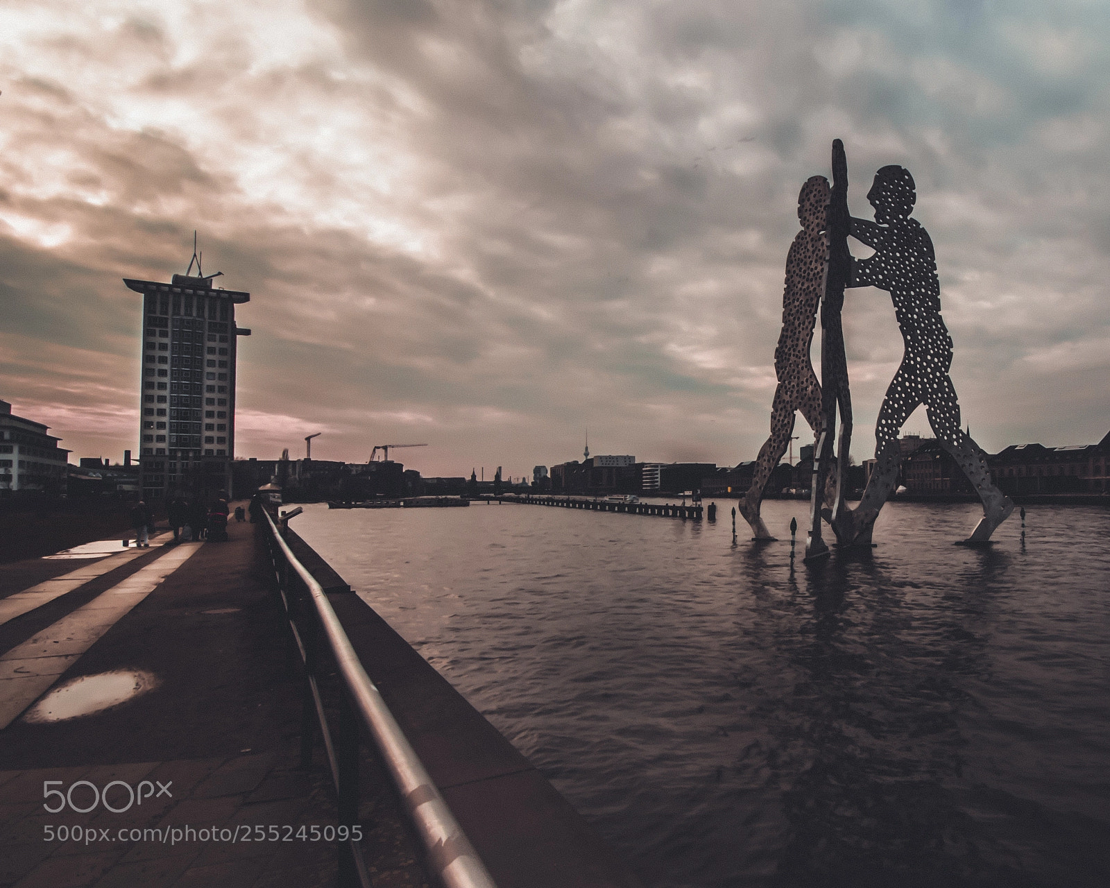 Canon EOS 700D (EOS Rebel T5i / EOS Kiss X7i) sample photo. Molecule men photography