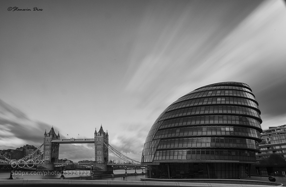 Canon EOS 5D Mark IV sample photo. City hall & tower bridge photography