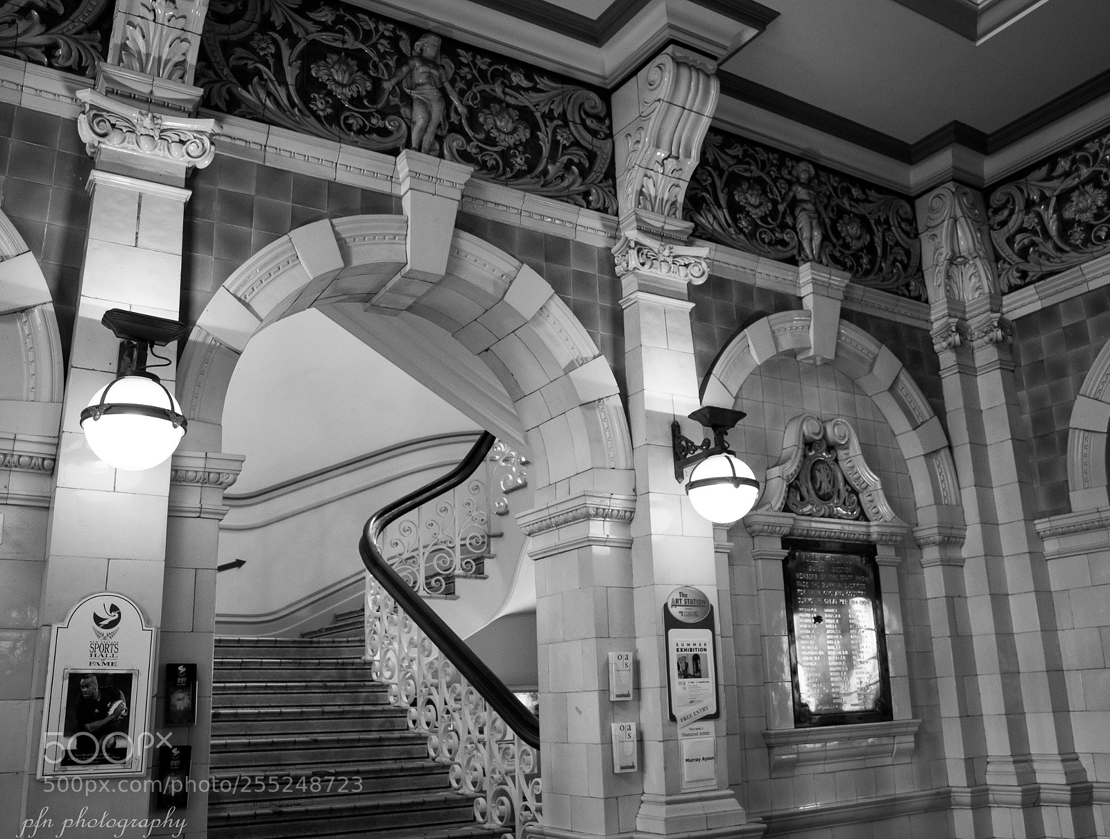 Canon EOS 1200D (EOS Rebel T5 / EOS Kiss X70 / EOS Hi) sample photo. Old stairwell photography