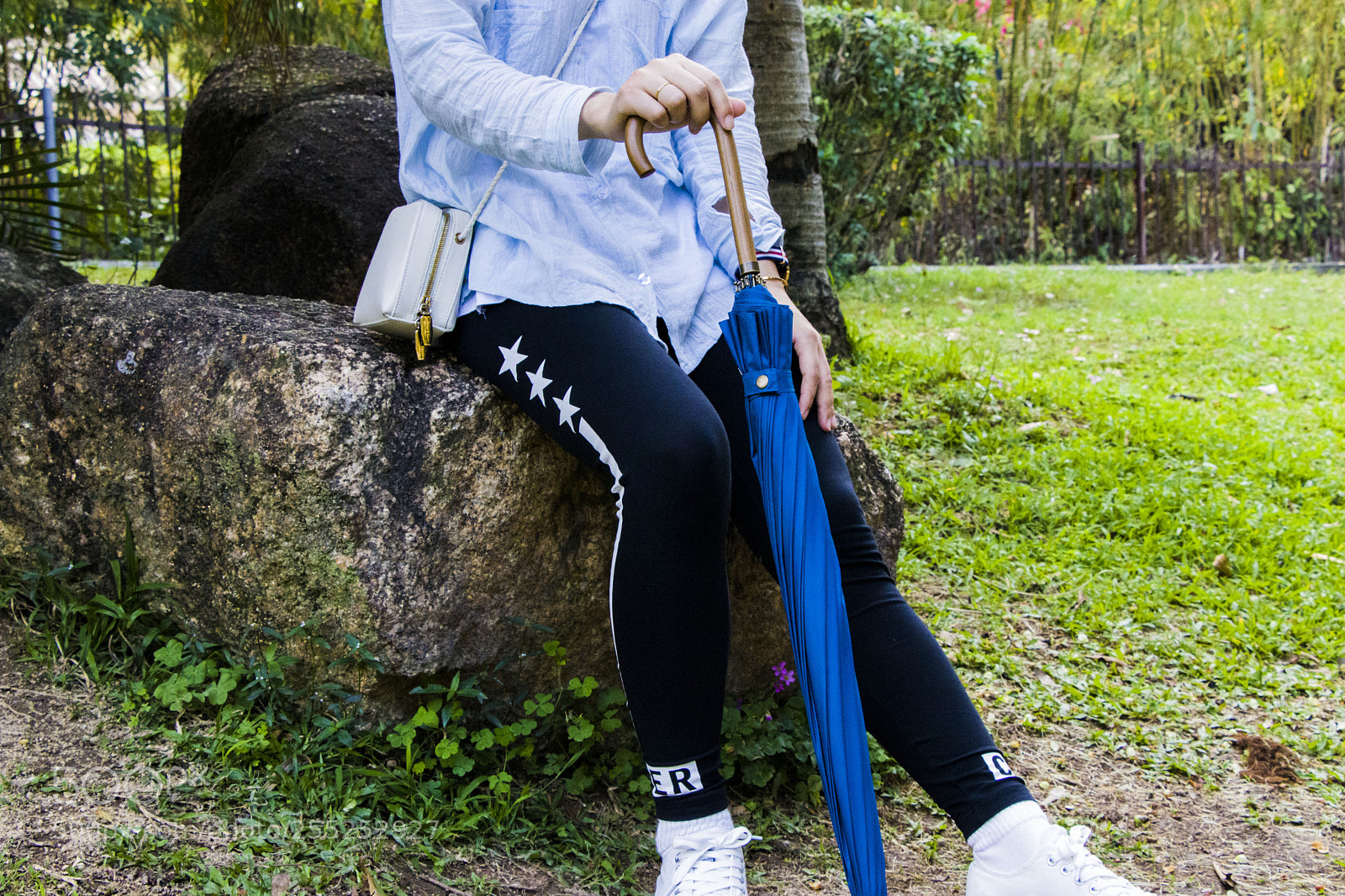 Canon EOS 77D (EOS 9000D / EOS 770D) sample photo. Rest in hand photography