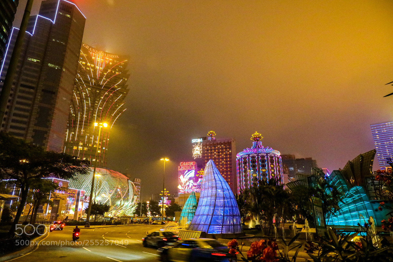 Canon EOS 5D Mark IV sample photo. Grand lisboa at night photography