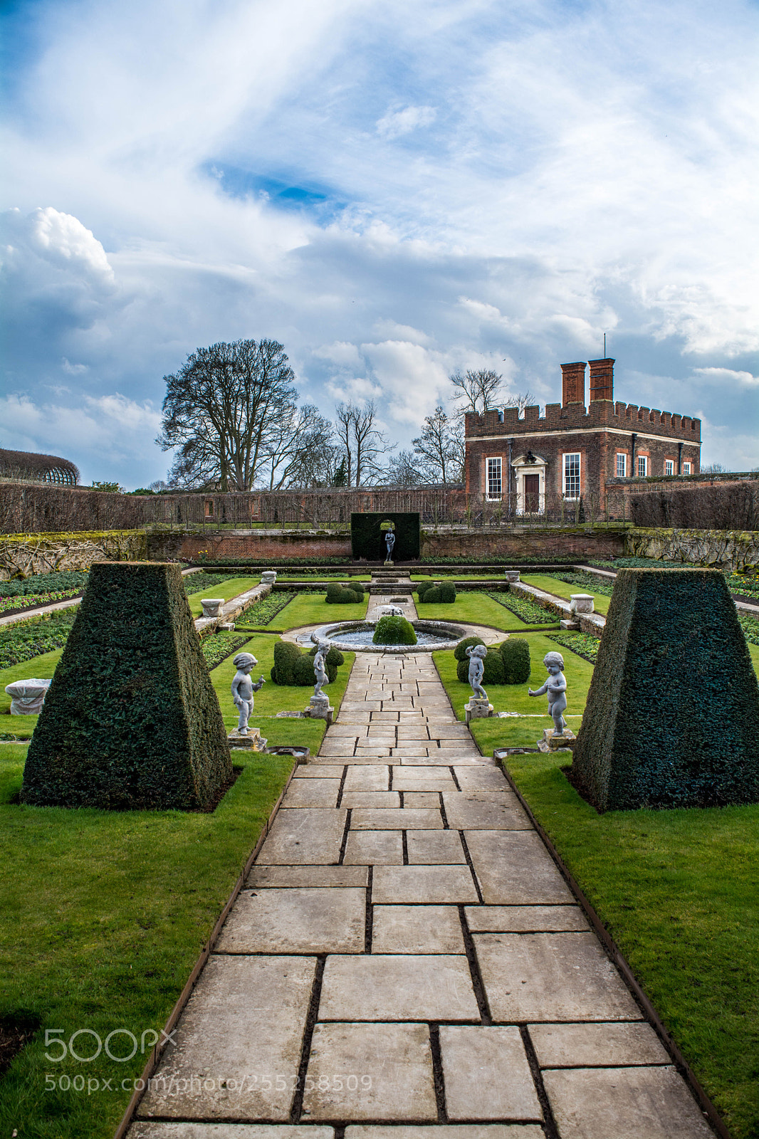 Nikon D5200 sample photo. Hampton court palace photography
