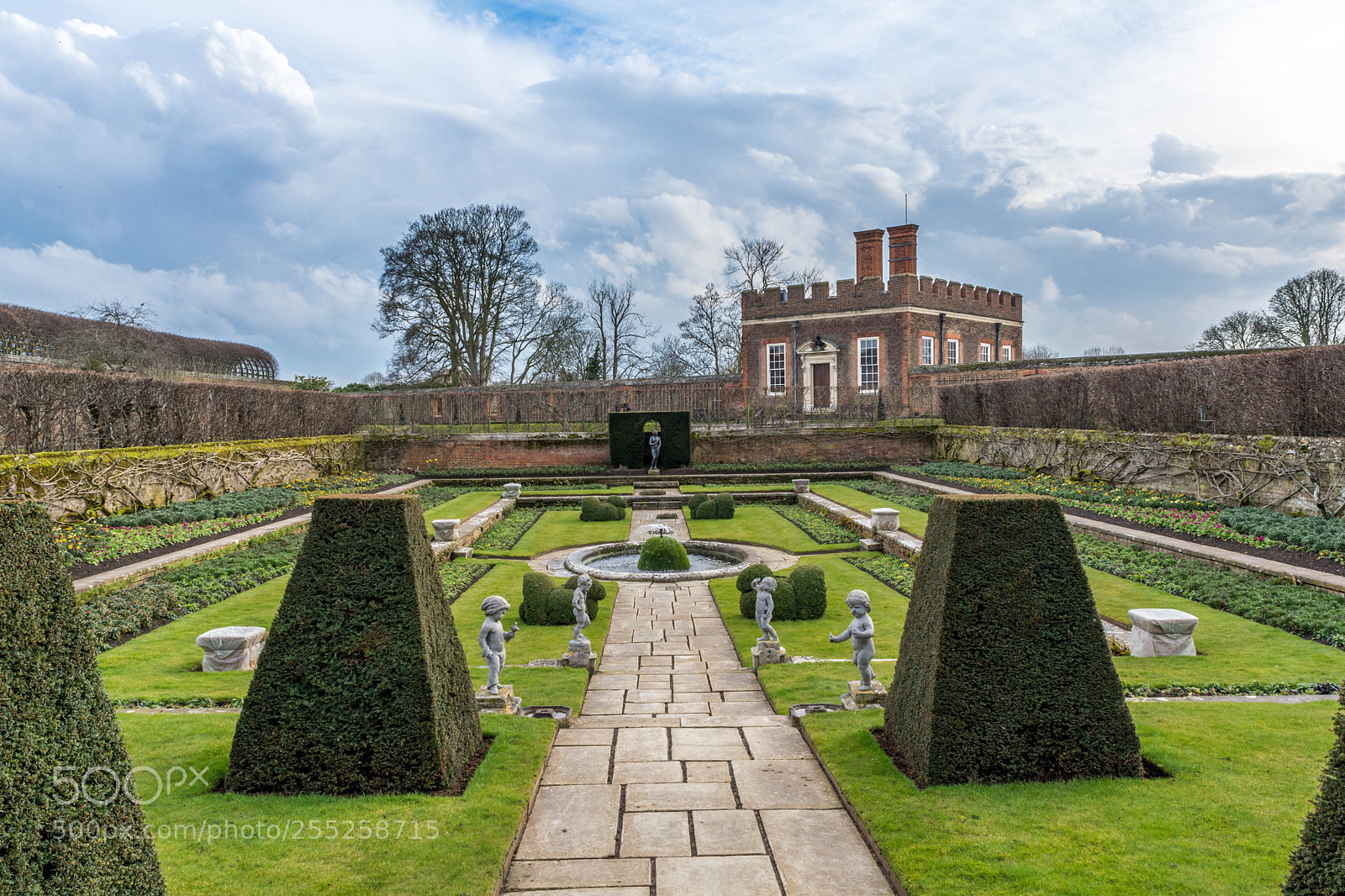 Nikon D5200 sample photo. Hampton court palace photography