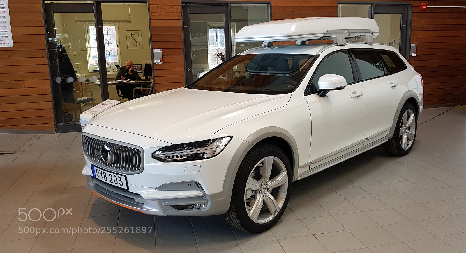 Samsung Galaxy S8 sample photo. Volvo xcsuv white, with photography