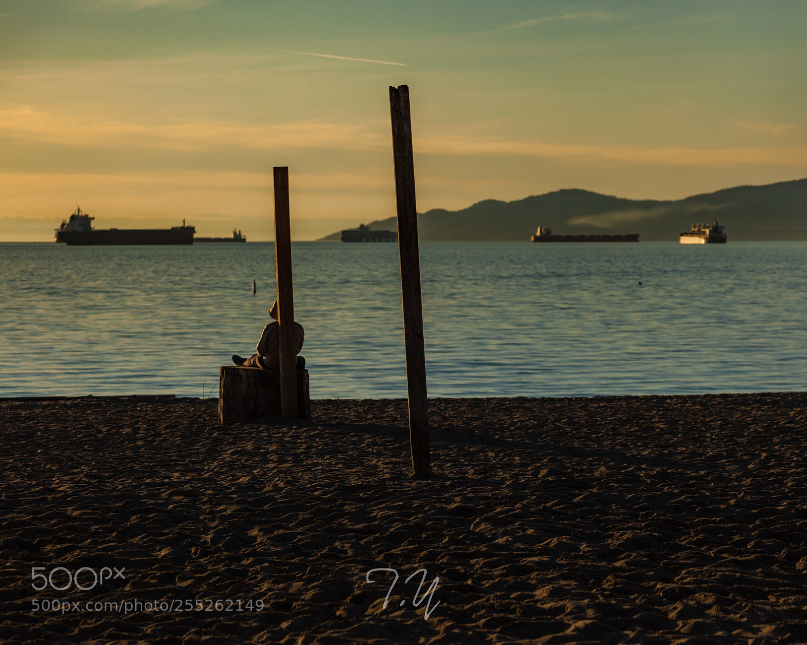 Canon EOS 5D Mark II sample photo. Chilling on beach at photography