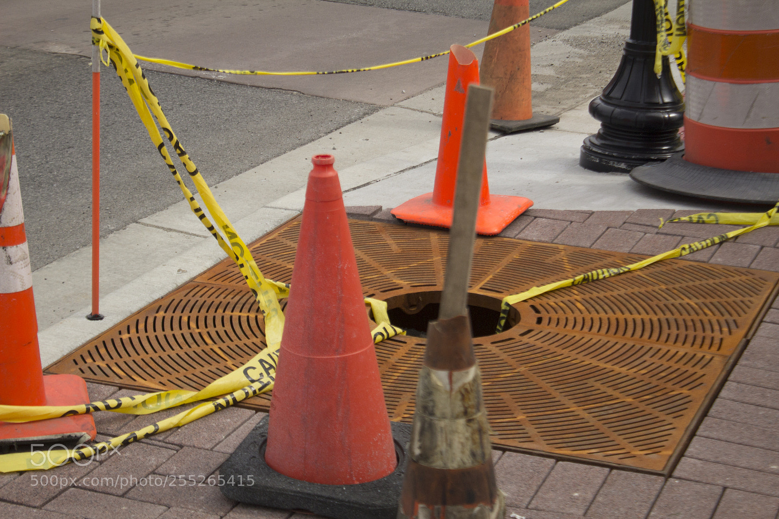 Canon EOS 1200D (EOS Rebel T5 / EOS Kiss X70 / EOS Hi) sample photo. Construction cones and caution photography