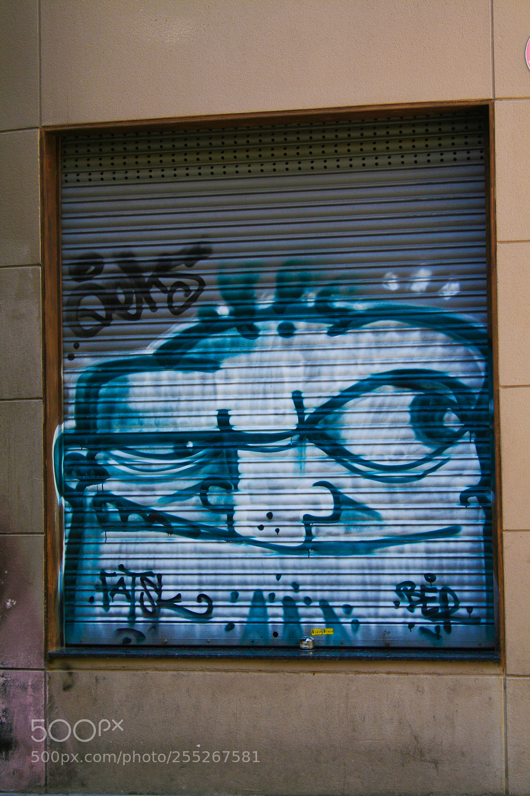 Canon EOS 350D (EOS Digital Rebel XT / EOS Kiss Digital N) sample photo. Graffiti photography