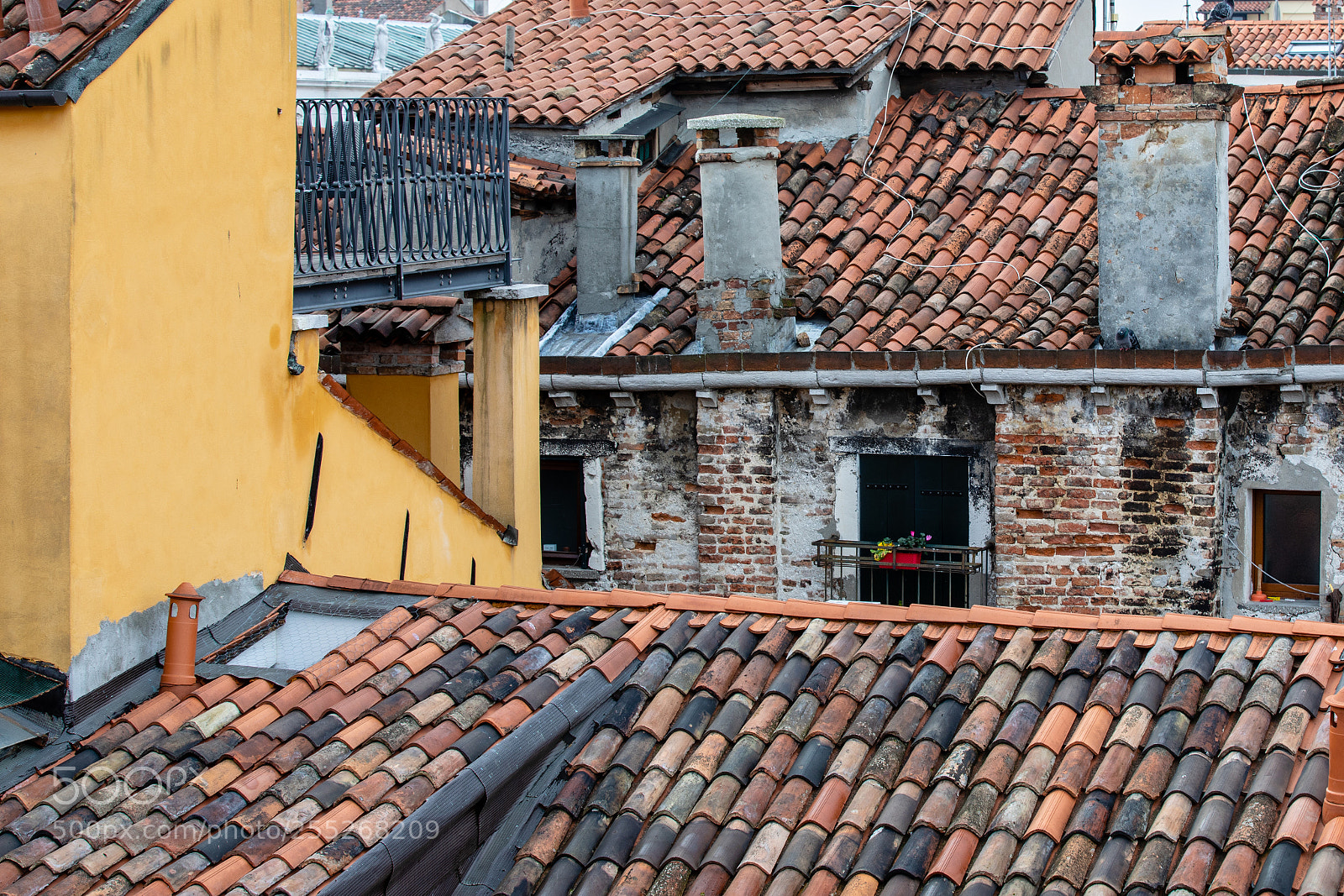Canon EOS 5D Mark IV sample photo. Roofs of venice photography