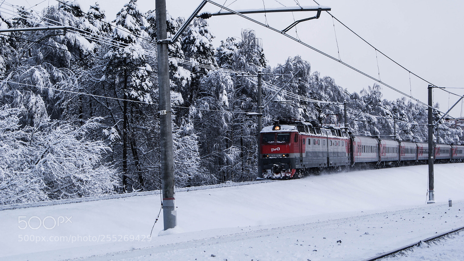 Sony Alpha DSLR-A230 sample photo. Train throught snow photography