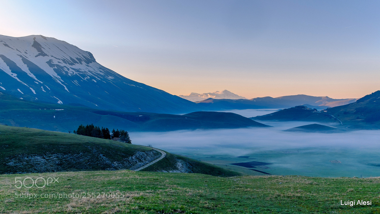 Fujifilm X-M1 sample photo. Sibillini sunrise photography