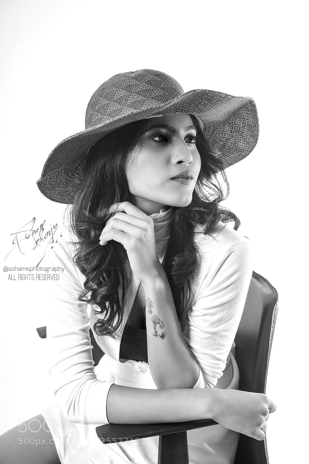 Sony a6000 sample photo. Fashion in bnw photography