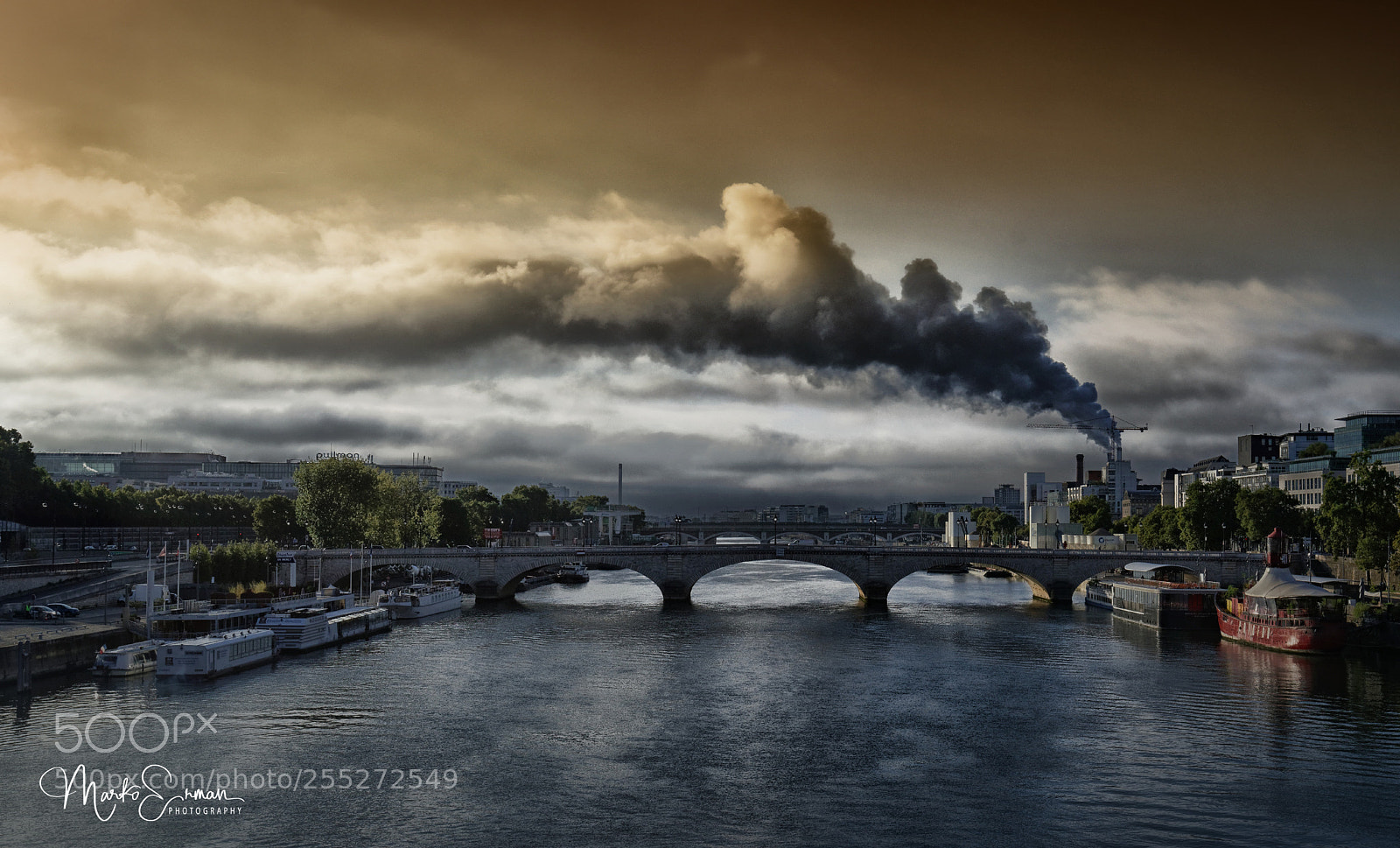 Sony a7R II sample photo. Steam locomotive in paris? photography