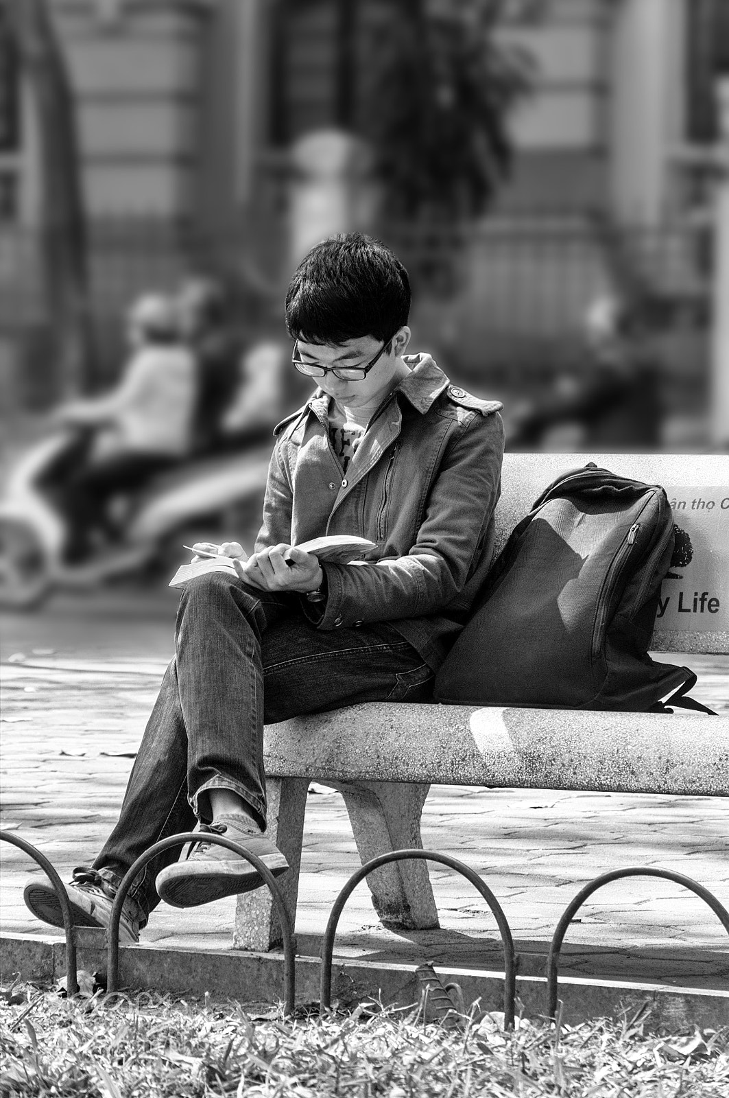 Nikon D90 sample photo. Hanoi boy reading photography